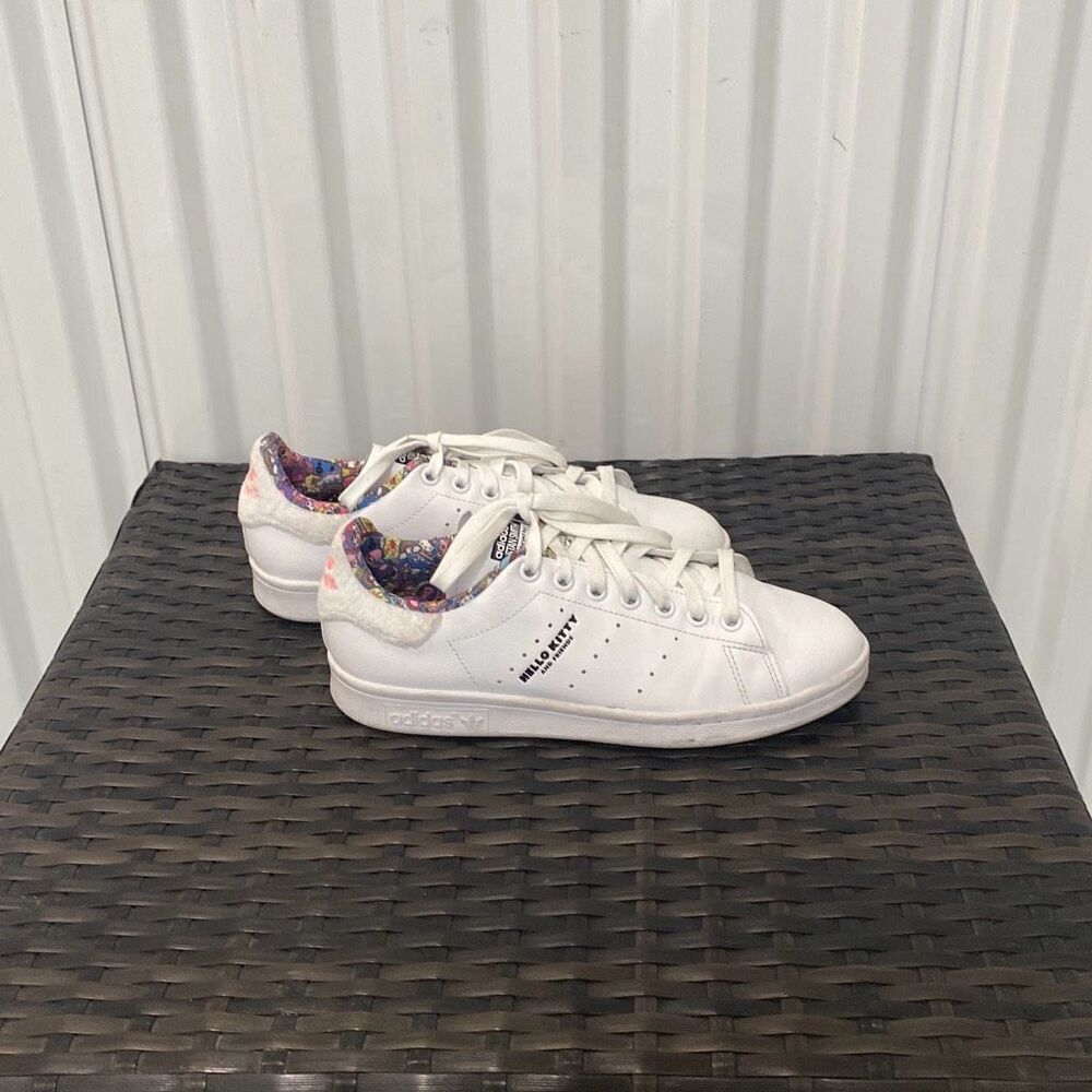 Adidas Stan Smith hello Kitty sneakers, women’s size 6.5 ￼